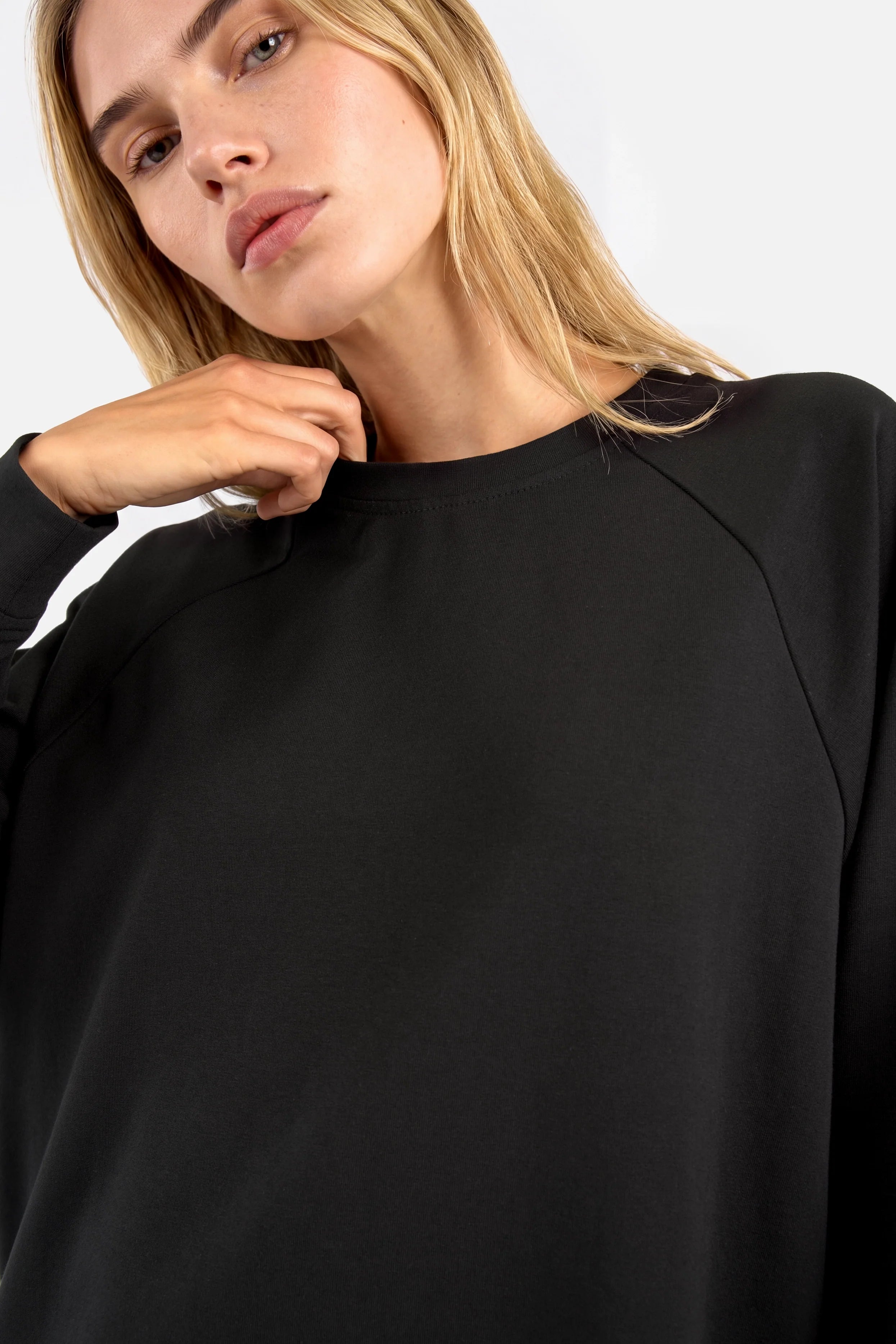 Leichter GRACEY.K Relaxed Sweater mit Rundhalsausschnitt und Raglanärmeln in entspanntem Schnitt