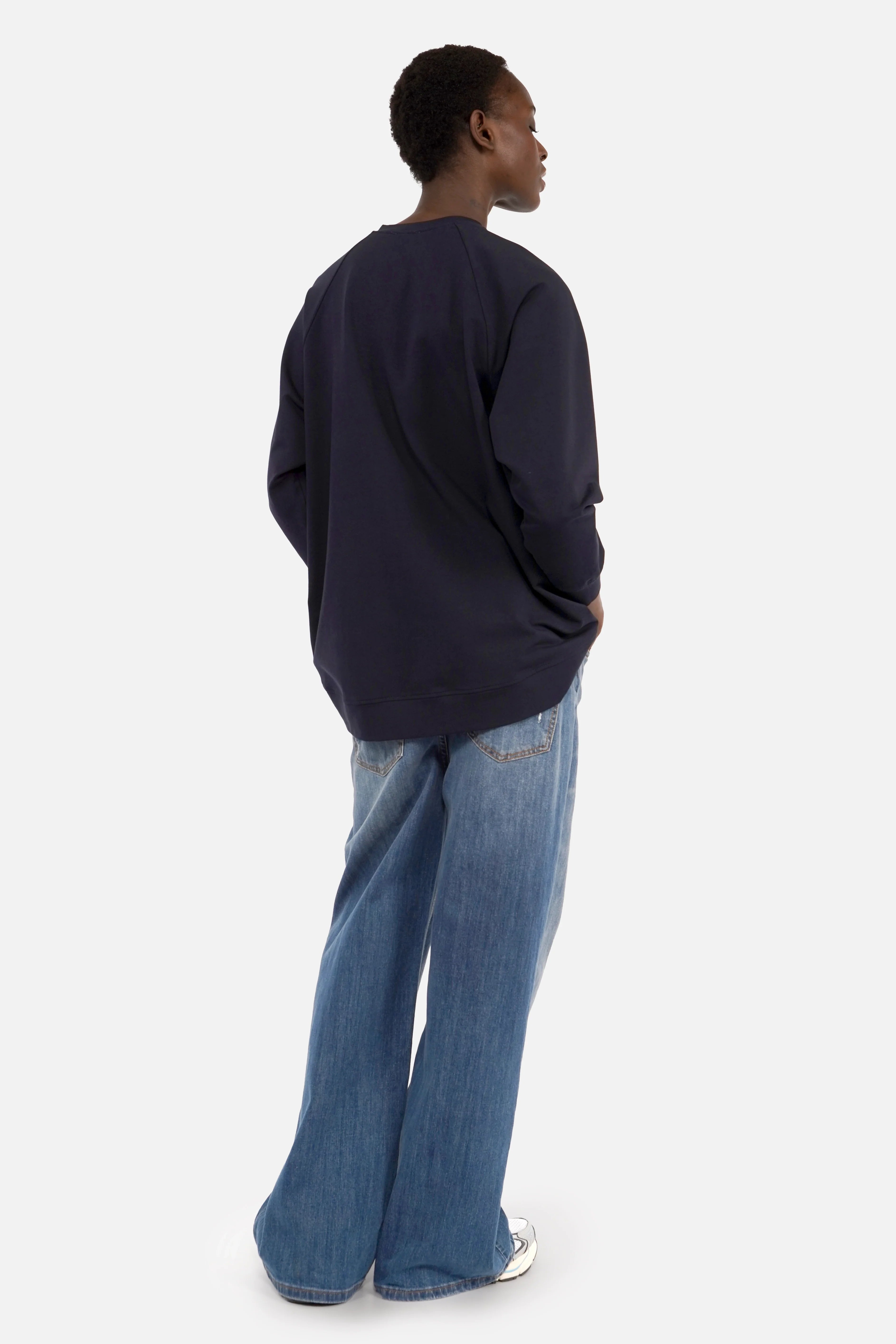 Leichter GRACEY.K Relaxed Sweater mit Rundhalsausschnitt und Raglanärmeln, weich und angenehm auf der Haut.
