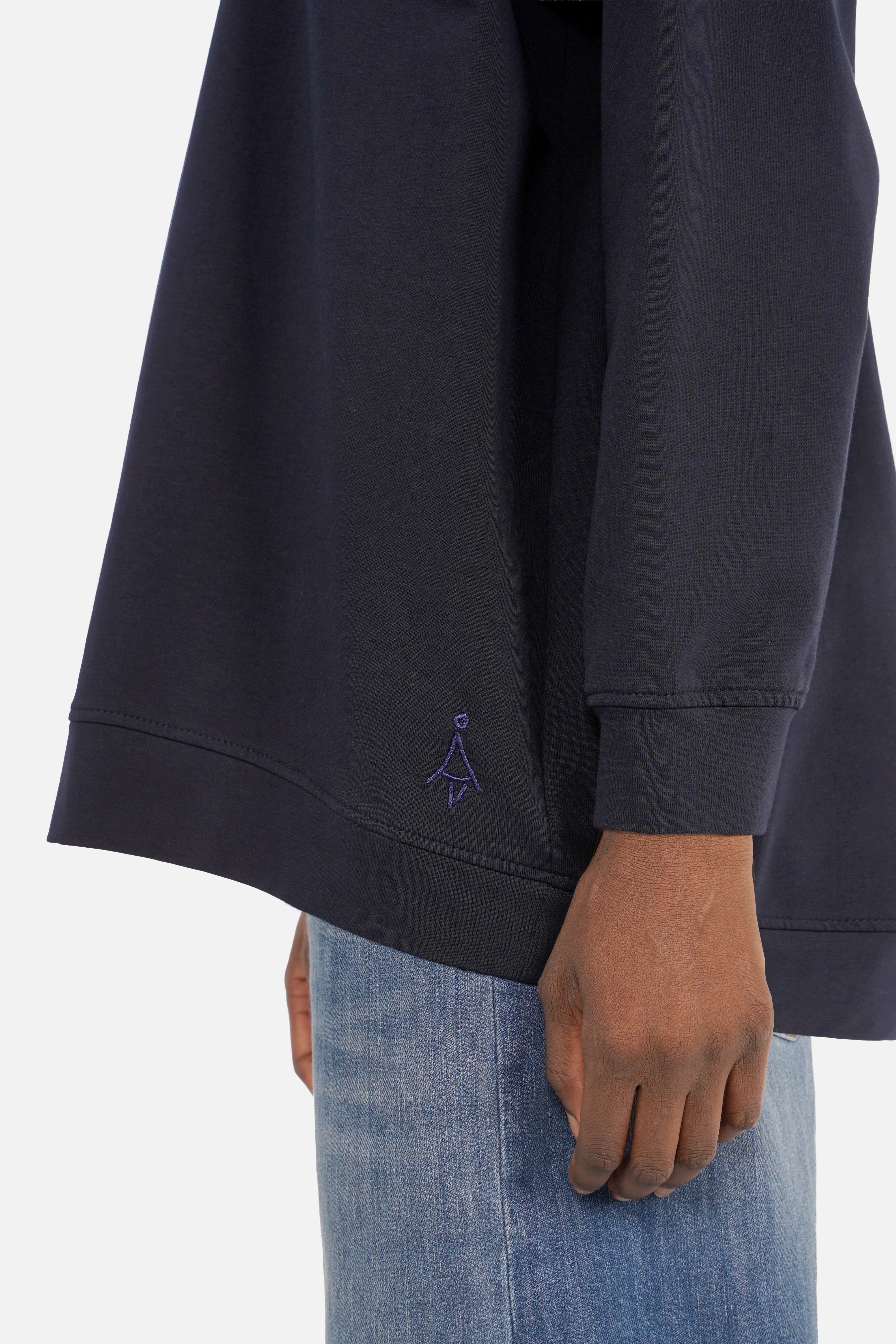 GRACEY.K Relaxed Sweater leichter, weicher Rundhalspullover mit Raglanärmeln und tonaler Logo-Stickerei