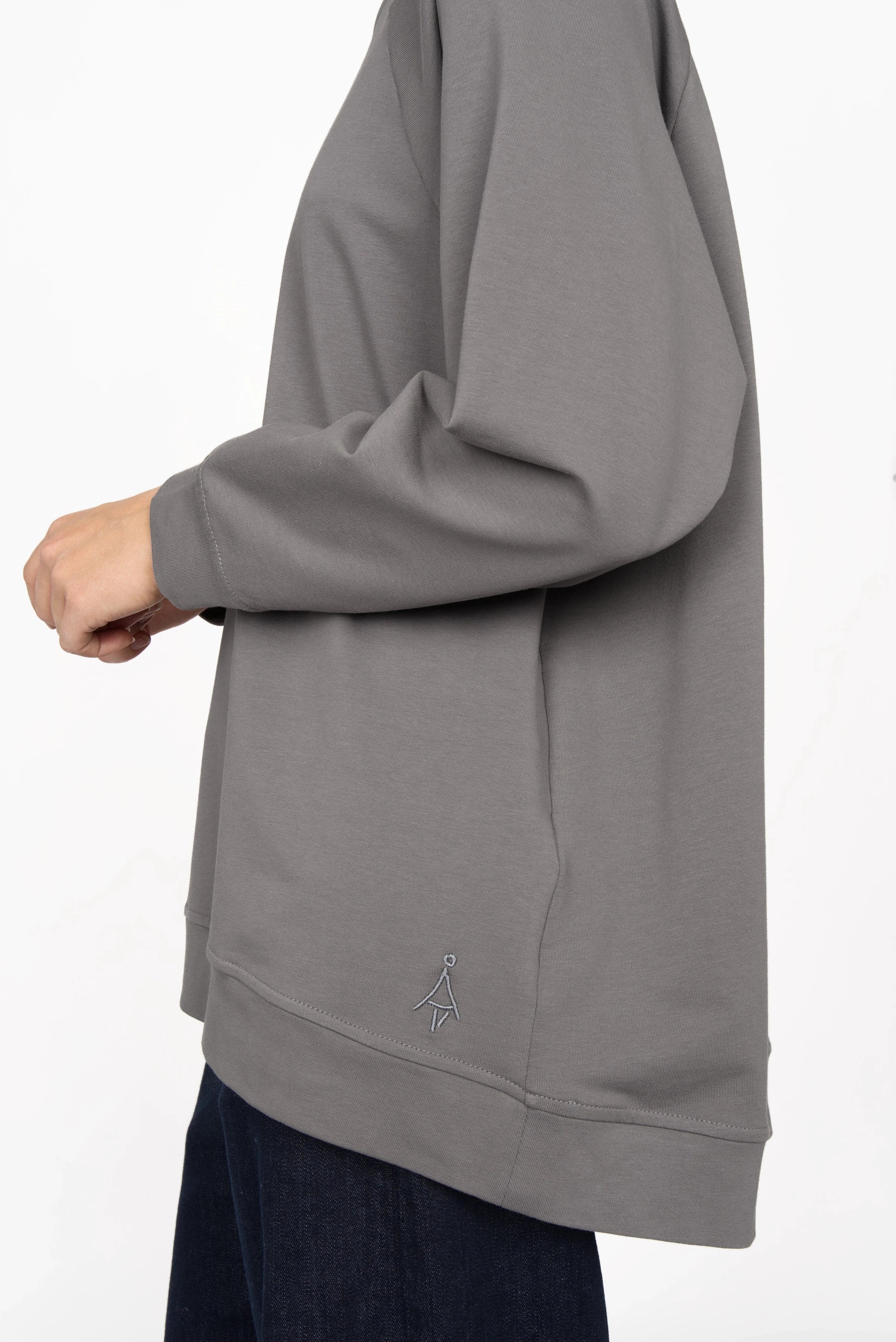 GRACEY.K Sweater oversized gray casual sweatshirt with tonal logo embroidery and rounded hem