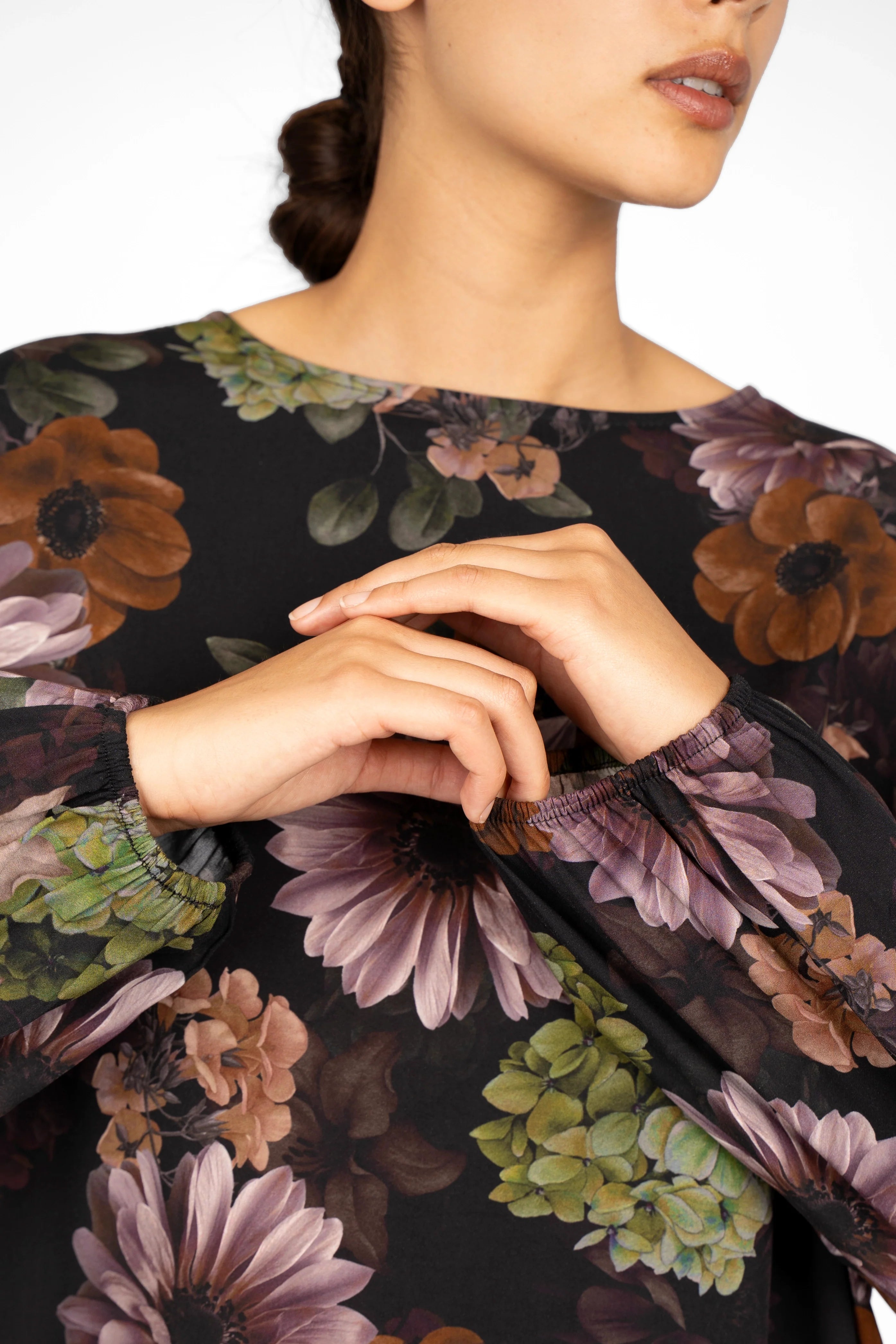 GRETA.K Bluse black blouse with floral allover print and lightweight balloon sleeves