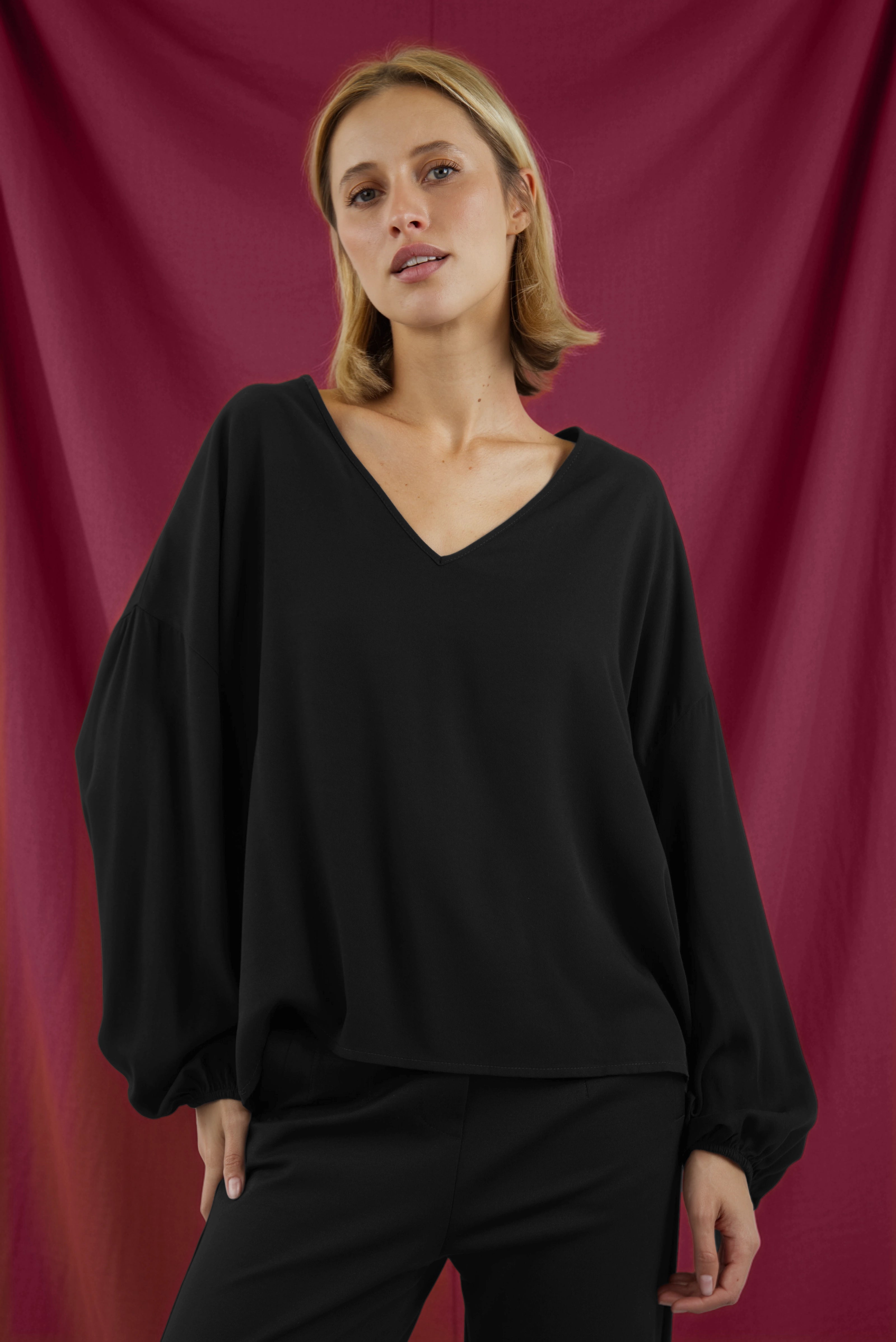 GRETA.K V-Neck Bluse