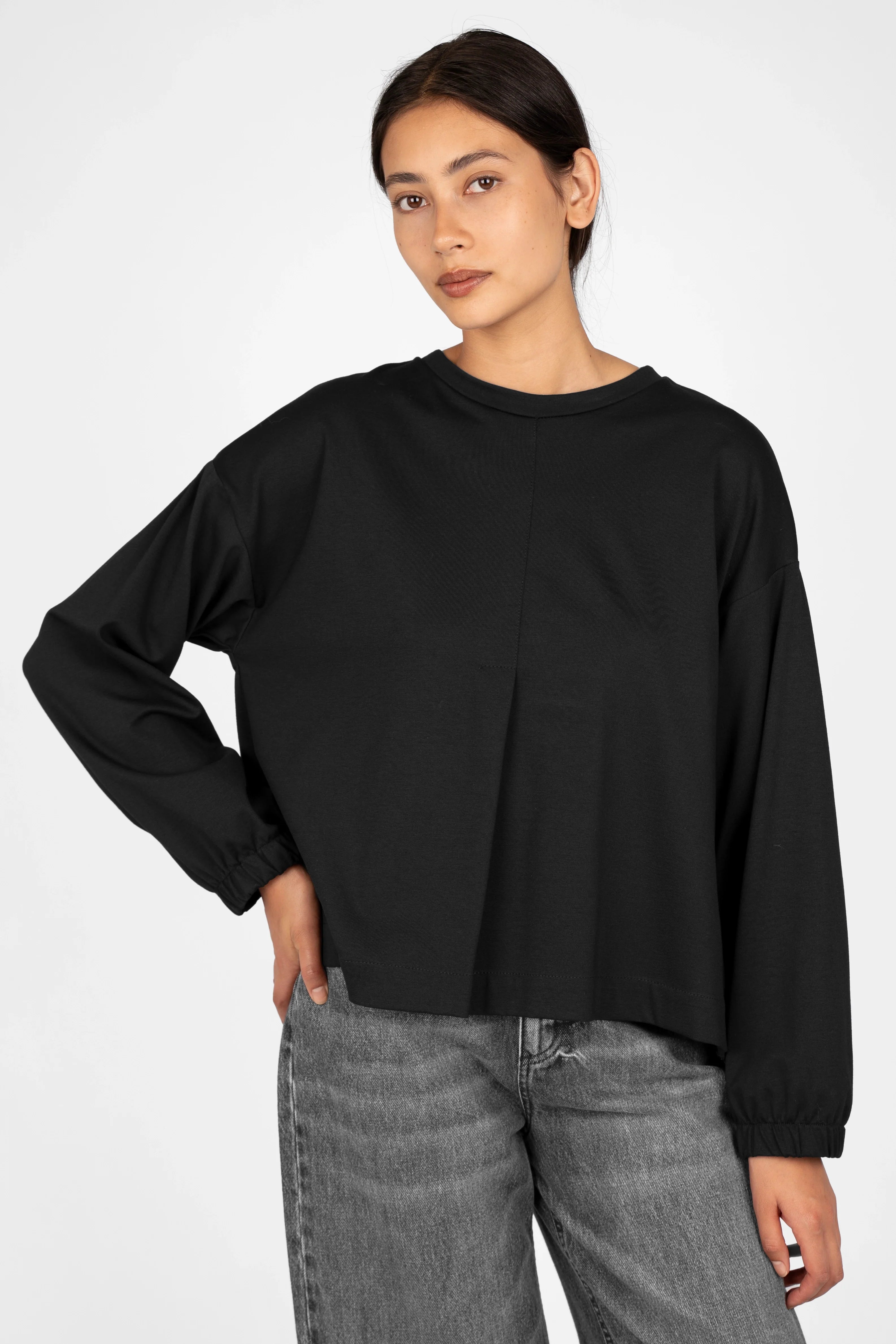 HAGLA Shirt black relaxed fit with round neckline and elastic cuffs made of heavy viscose blend