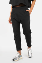 HANNA.K Tapered Sweathose lockere, bequeme Baumwollstretchhose mit tiefem Schritt und schmal zulaufendem Bein