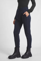 HANNA.K Tapered Sweathose in navyblau mit elastischem Bund und schmal zulaufendem Bein