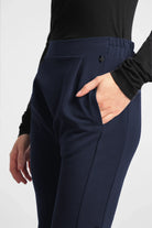 HANNA.K Tapered Sweathose in Navy mit elastischem Bund und Taschen, schmal zulaufendes Bein, bequemer Baumwollstretch