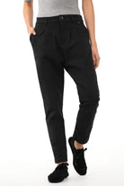 Black HEELENA tapered pants with soft fabric and pleated front, perfect for everyday wear