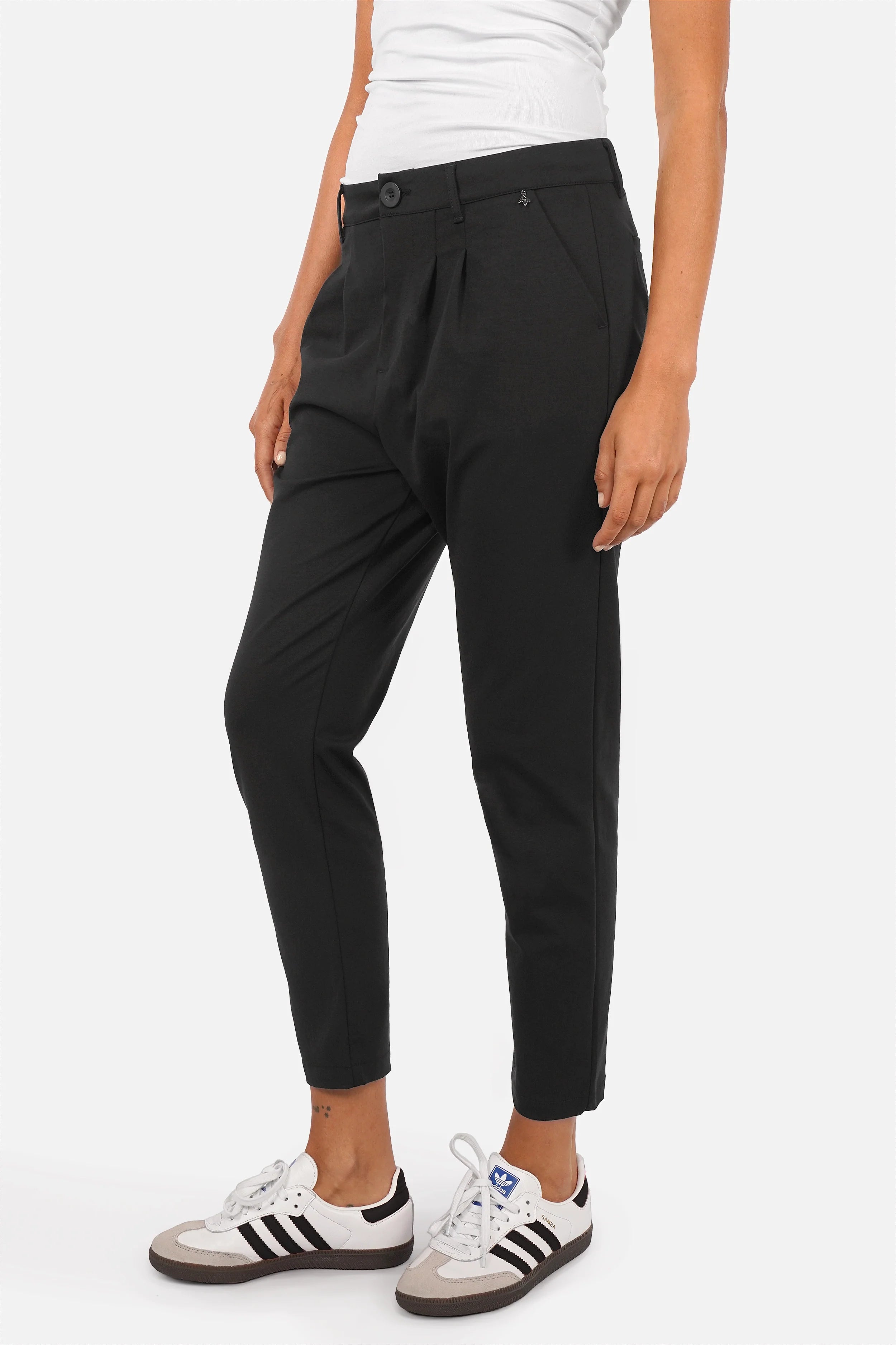 Tapered Pants HEELENA knitterarm mittlere Bundhöhe entspannte Passform in zwei Längen