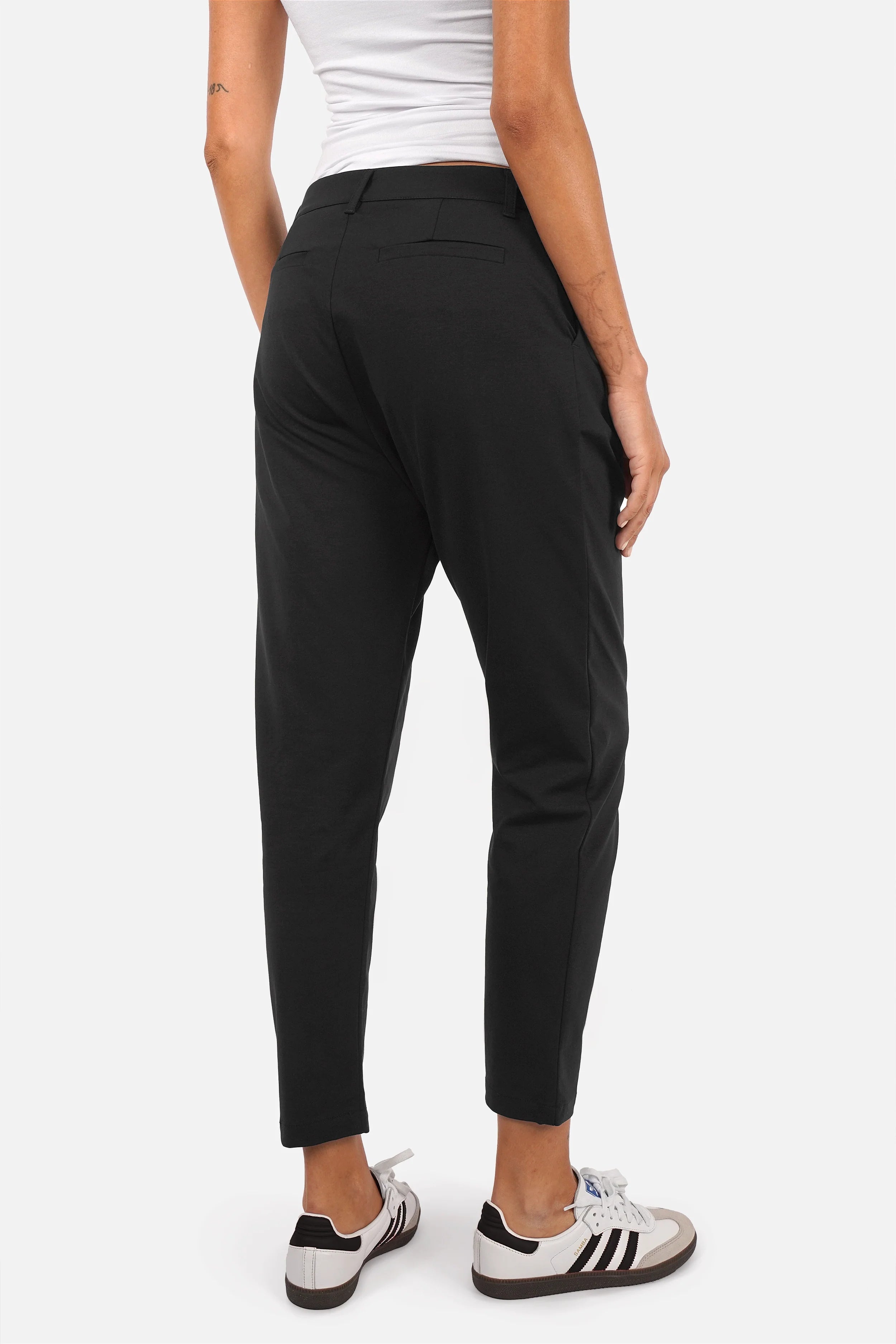 HEELENA Tapered Pants knitterarme Qualität leichte Bundfalten entspannte Passform Short und Regular Length