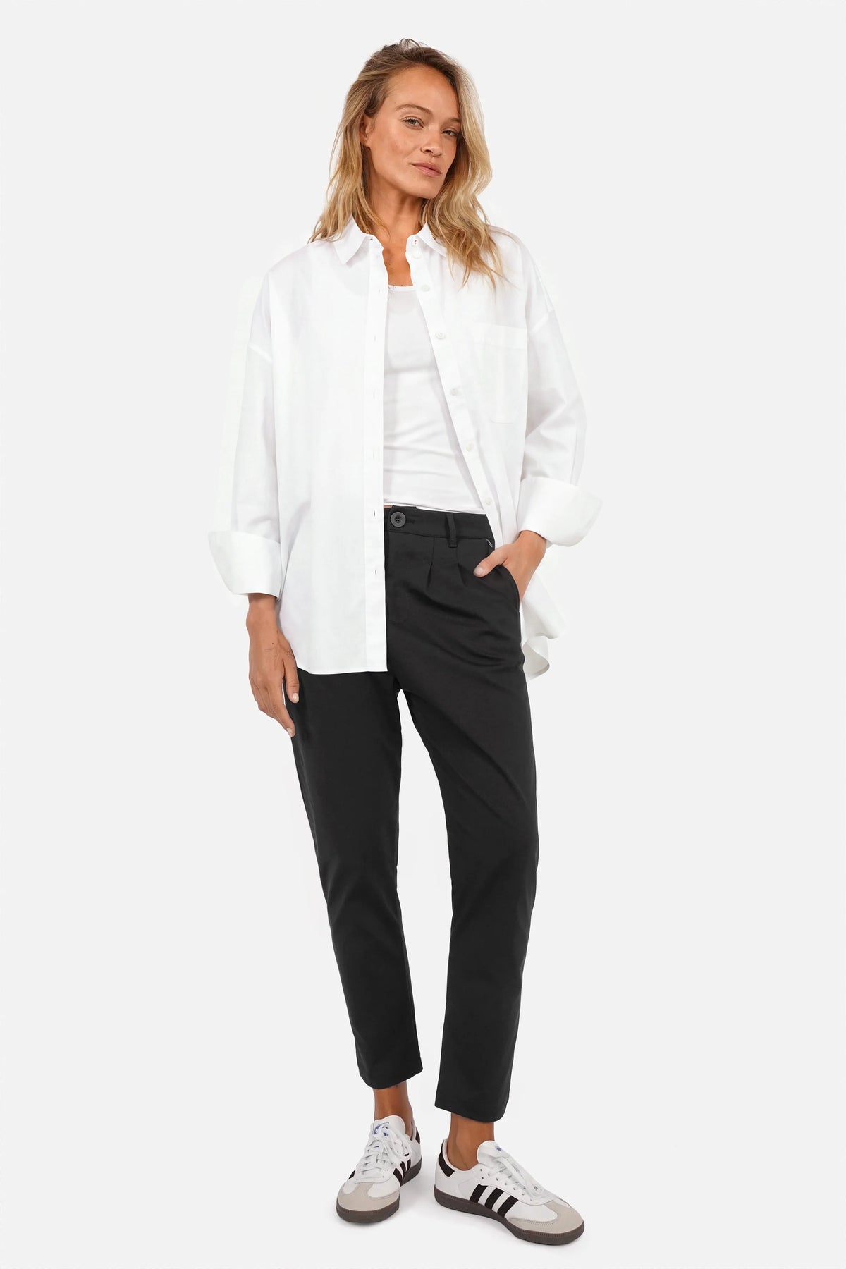 HEELENA Tapered Hosen mit knitterarmer Qualität und entspannter Passform, erhältlich in Short und Regular Length