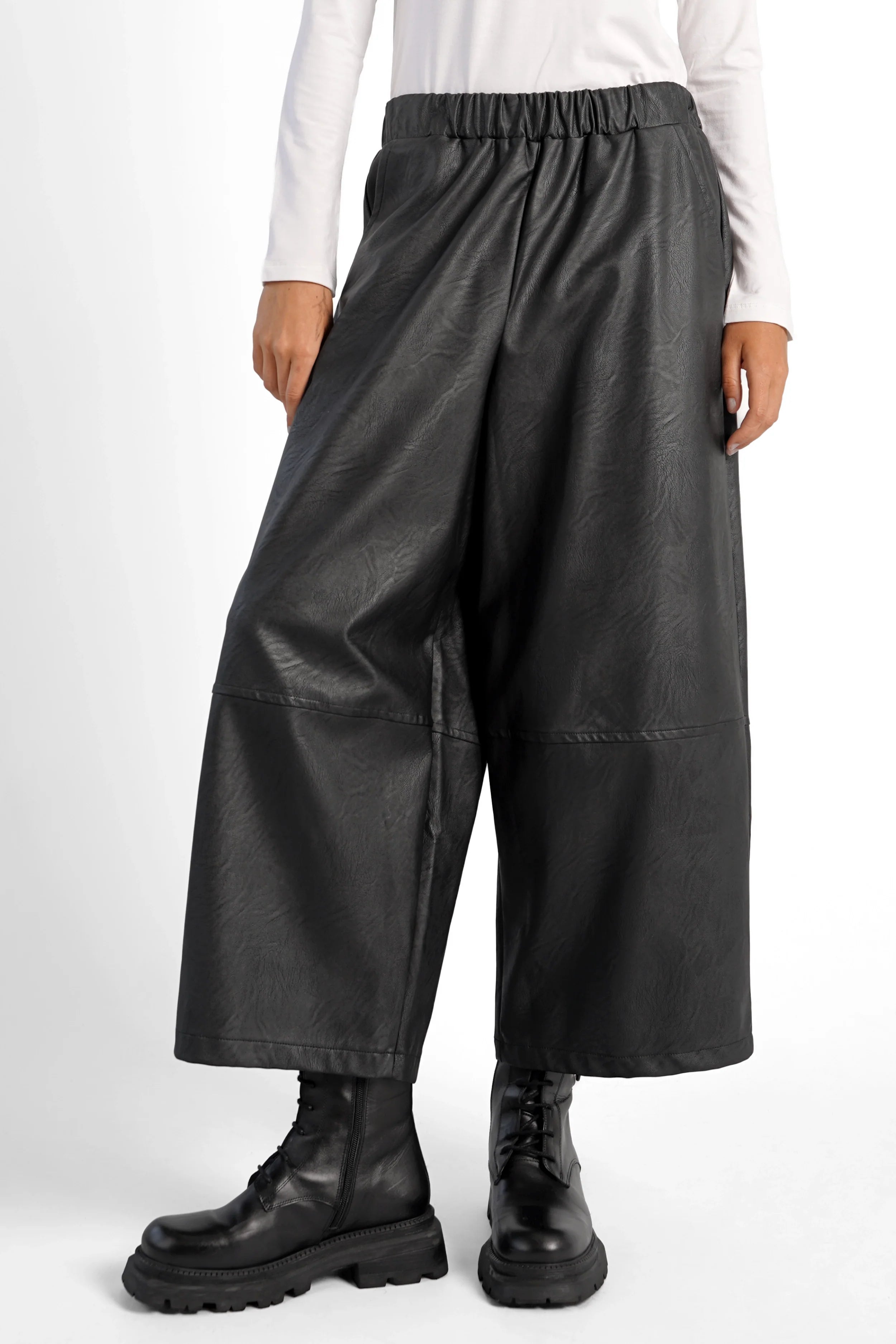 Black HERA Wide Leg Hose in soft eco-leather with elastic waistband and relaxed fit