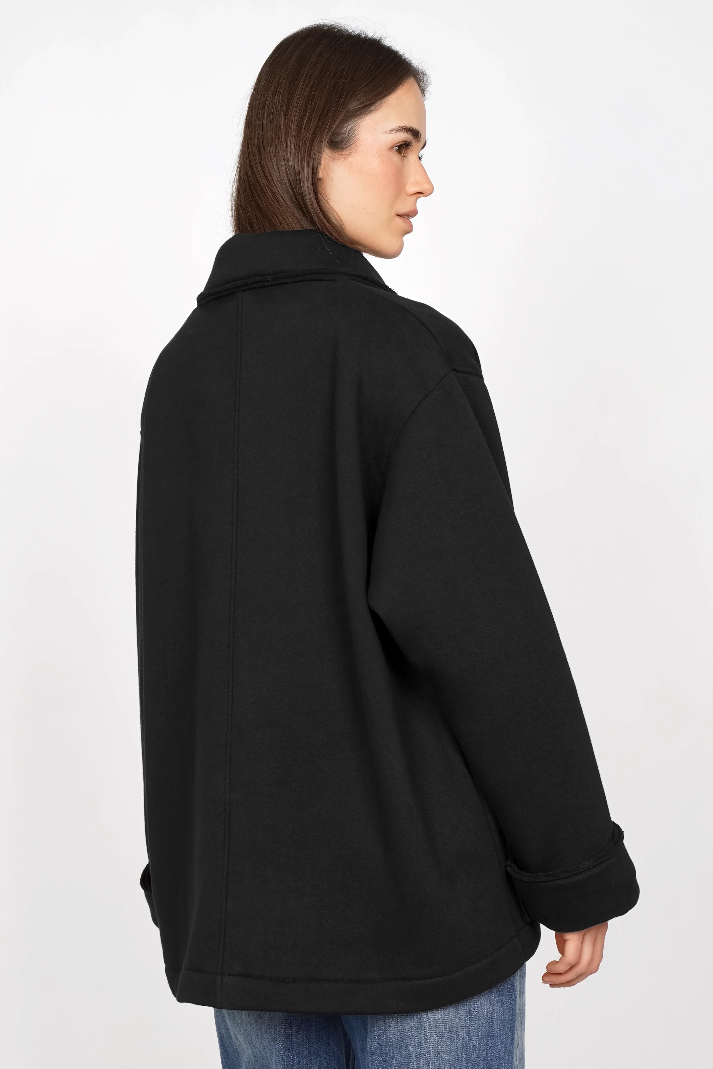 Damen schwarzer HELIEE Oversized Sweat-Kurzmantel mit Reverskragen und aufgesetzten Taschen, Rückenansicht