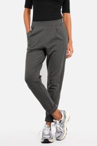 HILLA.K Jerseyhose mittelhoher Bund elastischer Baumwollstretch regular fit tapered Schnitt