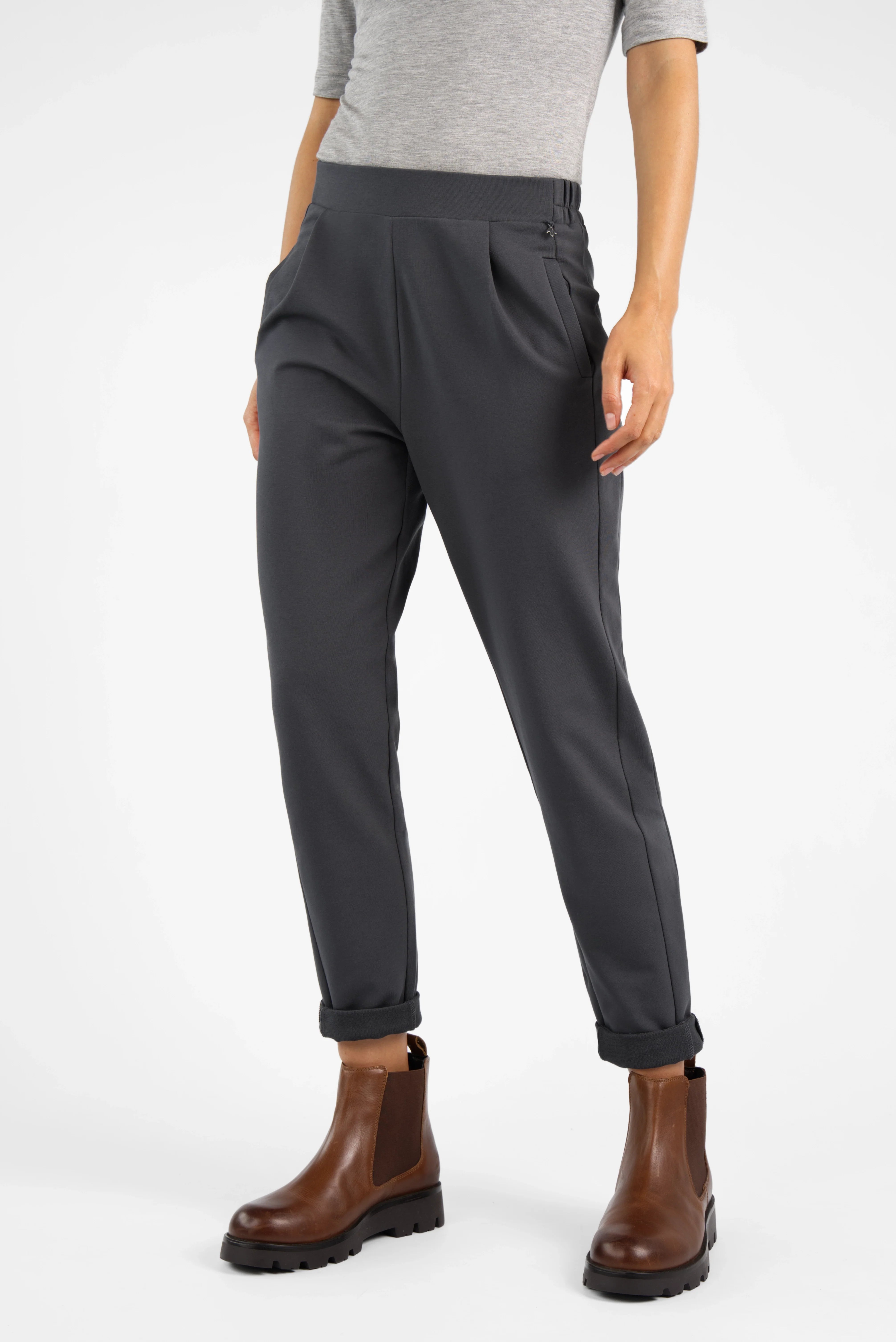 Dunkle HILLA.K Jerseyhose mit mittelhohem Bund, schmal zulaufendem Bein und elastischem Baumwollstretch für Damen.