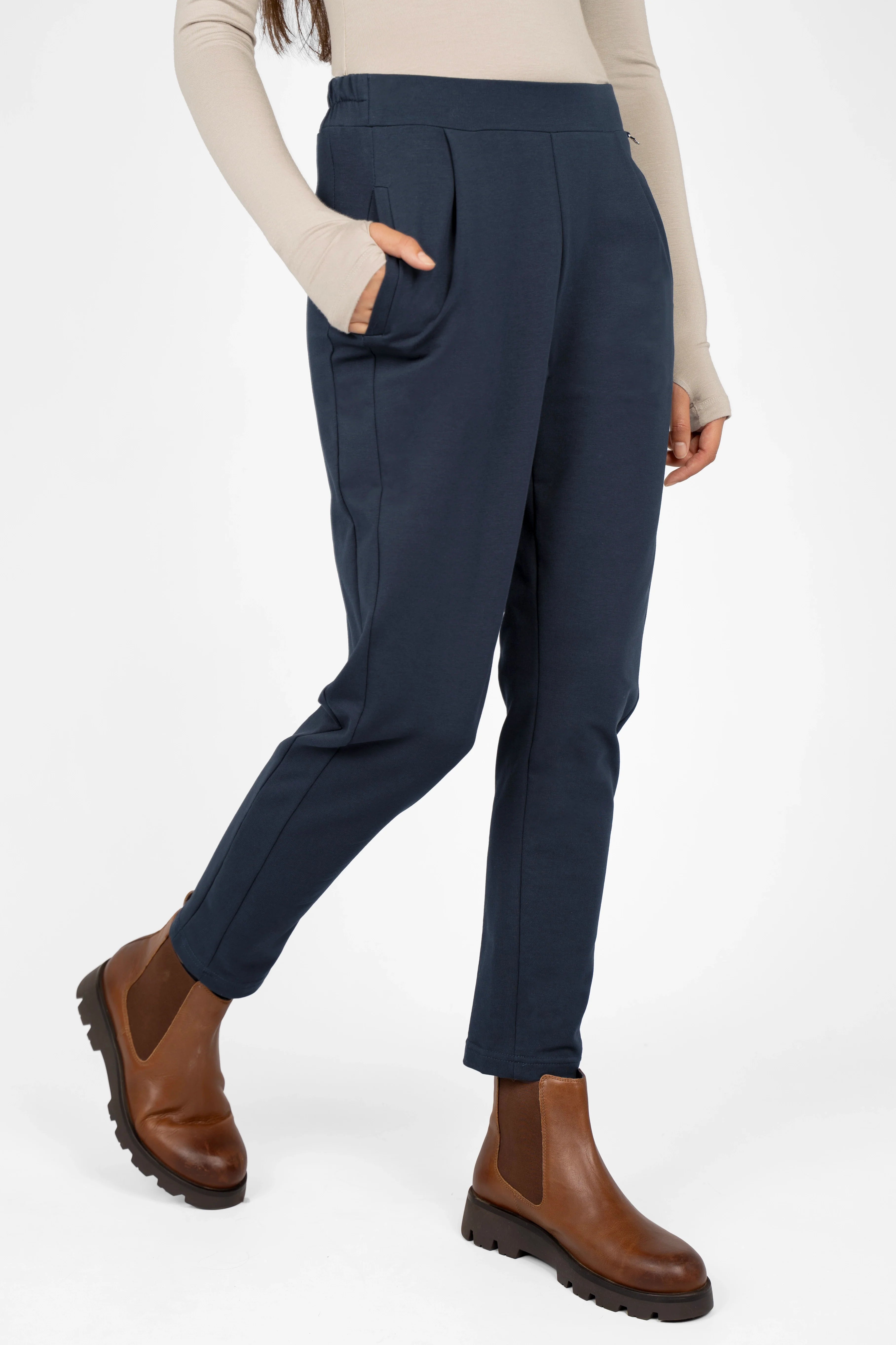 Dunkelblaue HILLA.K Jerseyhose mit elastischem Bund, schmal zulaufendem Bein und praktischen Taschen.