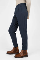 HILLA.K Jerseyhose aus elastischem Baumwollstretch mit mittelhohem Bund und leicht tapered Schnitt in Dunkelblau