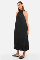 ILEIA Crinkle Neckholder-Kleid sleeveless midi dress with flowy crinkle fabric and side pockets