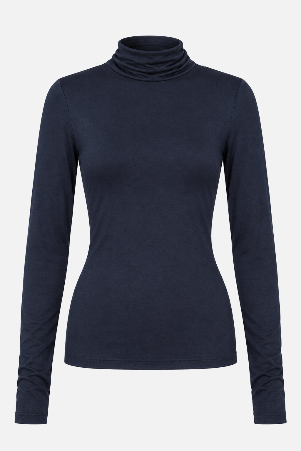 INNEKA Navy – dunkelblaues Slim-Fit-Longsleeve aus feinem Viskose-Jersey mit weich fallendem Rollkragen und extra langen Ärmeln, Freisteller