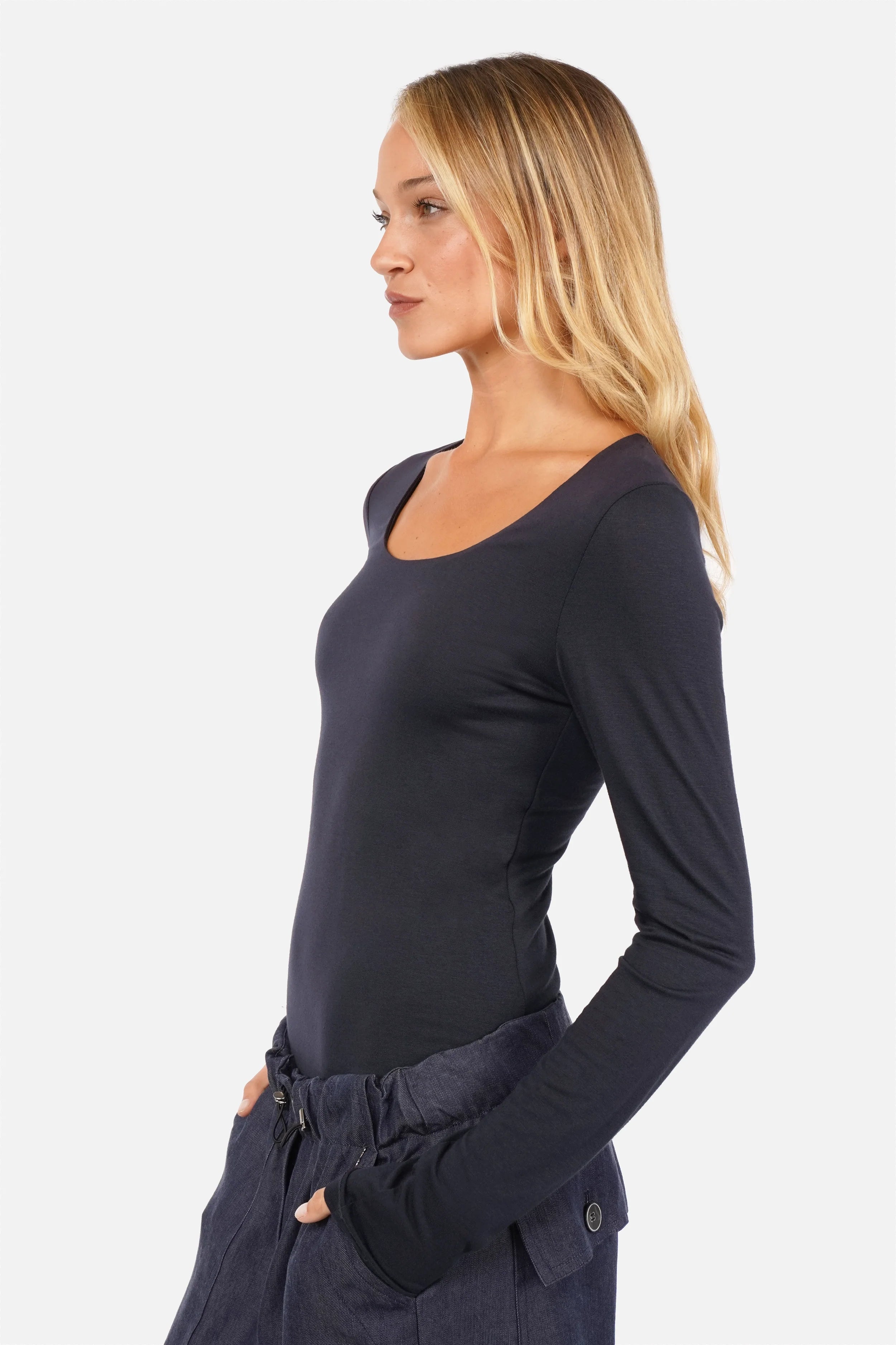 JALYN Longsleeve aus weichem Viskose-Jersey mit U-Boot-Ausschnitt und slim Fit in kuschelig weicher Jerseyqualität