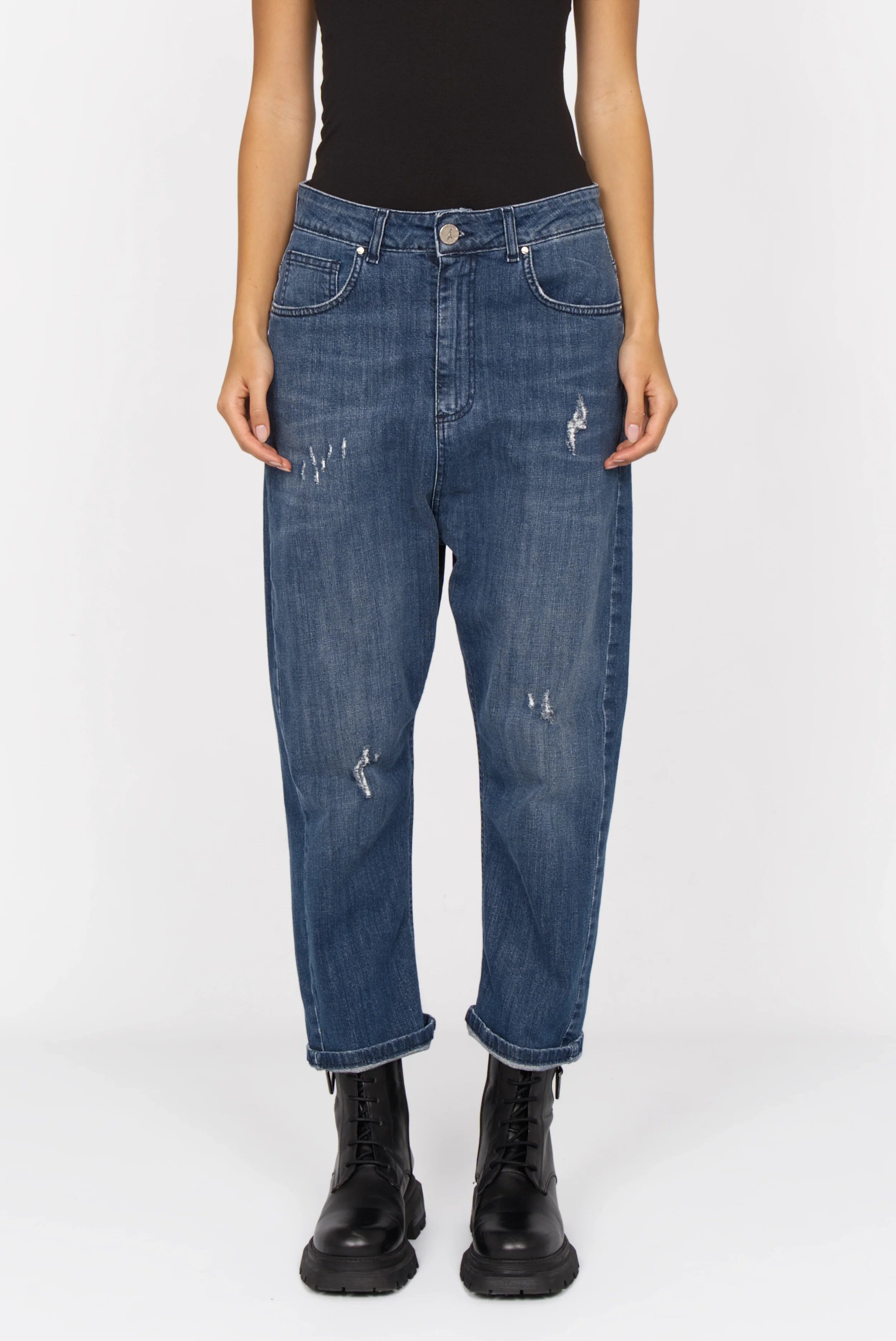 Jeany Baggy Jeans in mittlerer Waschung mit Used-Effekten, relaxed Fit und tiefem Schritt.