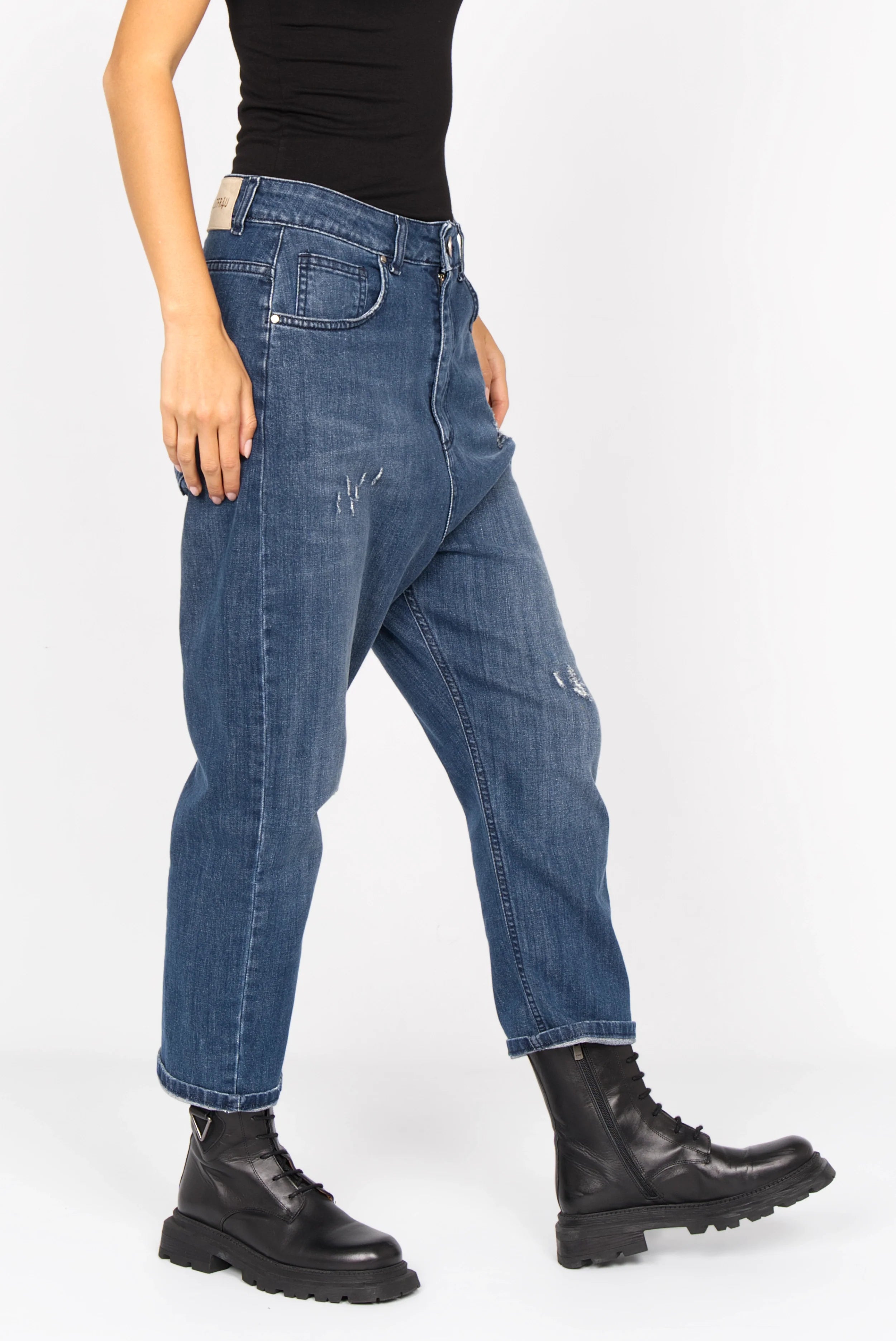 locker geschnittene Jeany Baggy Jeans mit Used-Effekten und relaxed Fit in mittelblauer Waschung