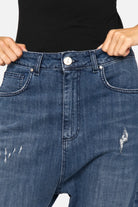 Locker geschnittene Jeany Baggy Jeans mit tiefem Schritt und mittelblauer Destroyed-Waschung aus weichem Denim