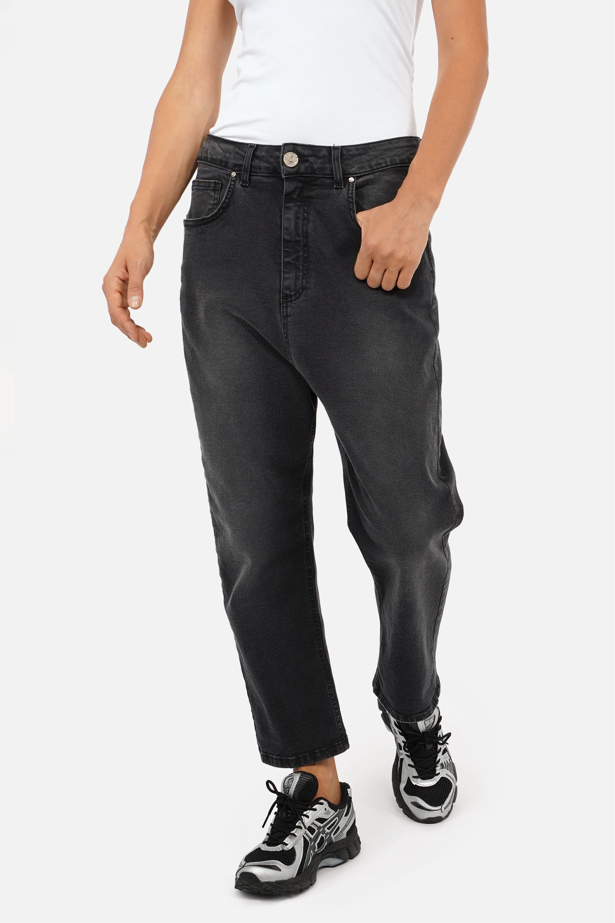 JEANY Baggy Jeans locker geschnitten mit tiefem Schritt in Faded Black und Used-Effekten