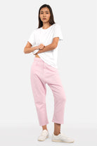 Jeany Baggy Jeans relaxed fit colored denim boyfriend style with belt and zipper closure