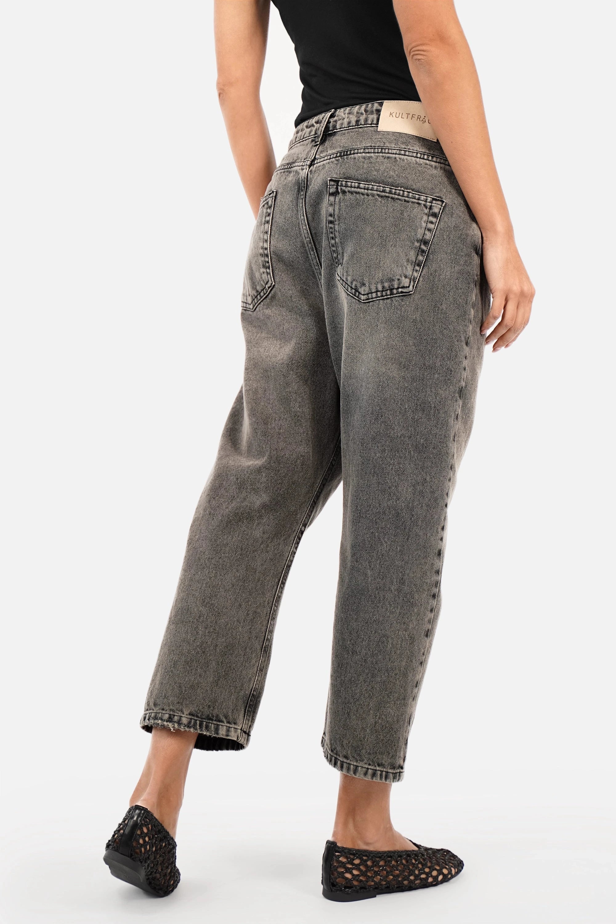JEANY Baggy Jeans lockerer Schnitt mit tiefer Schritt und Moonlight-Waschung in italienischem Denim
