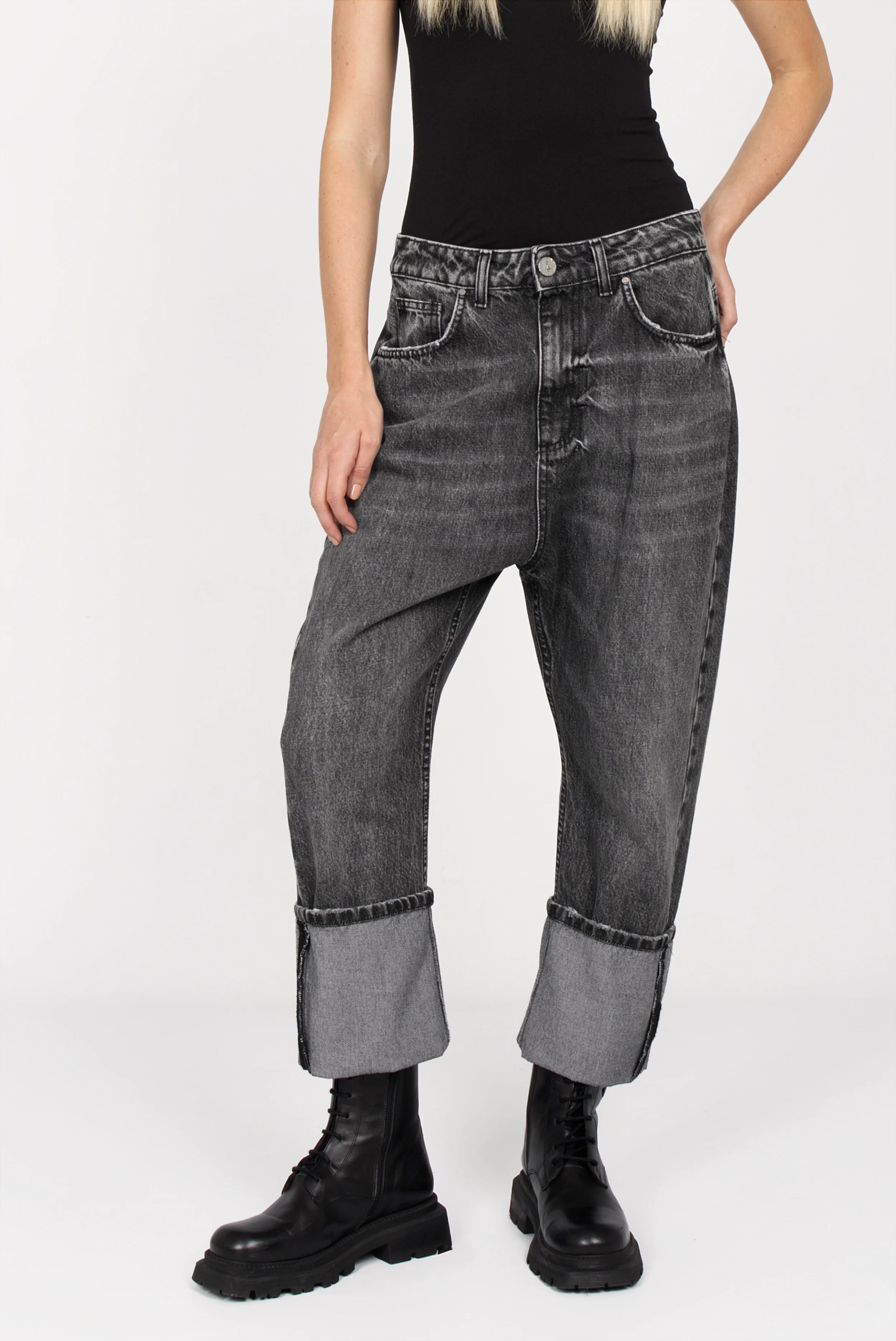 JEANY baggy jeans with turn-ups