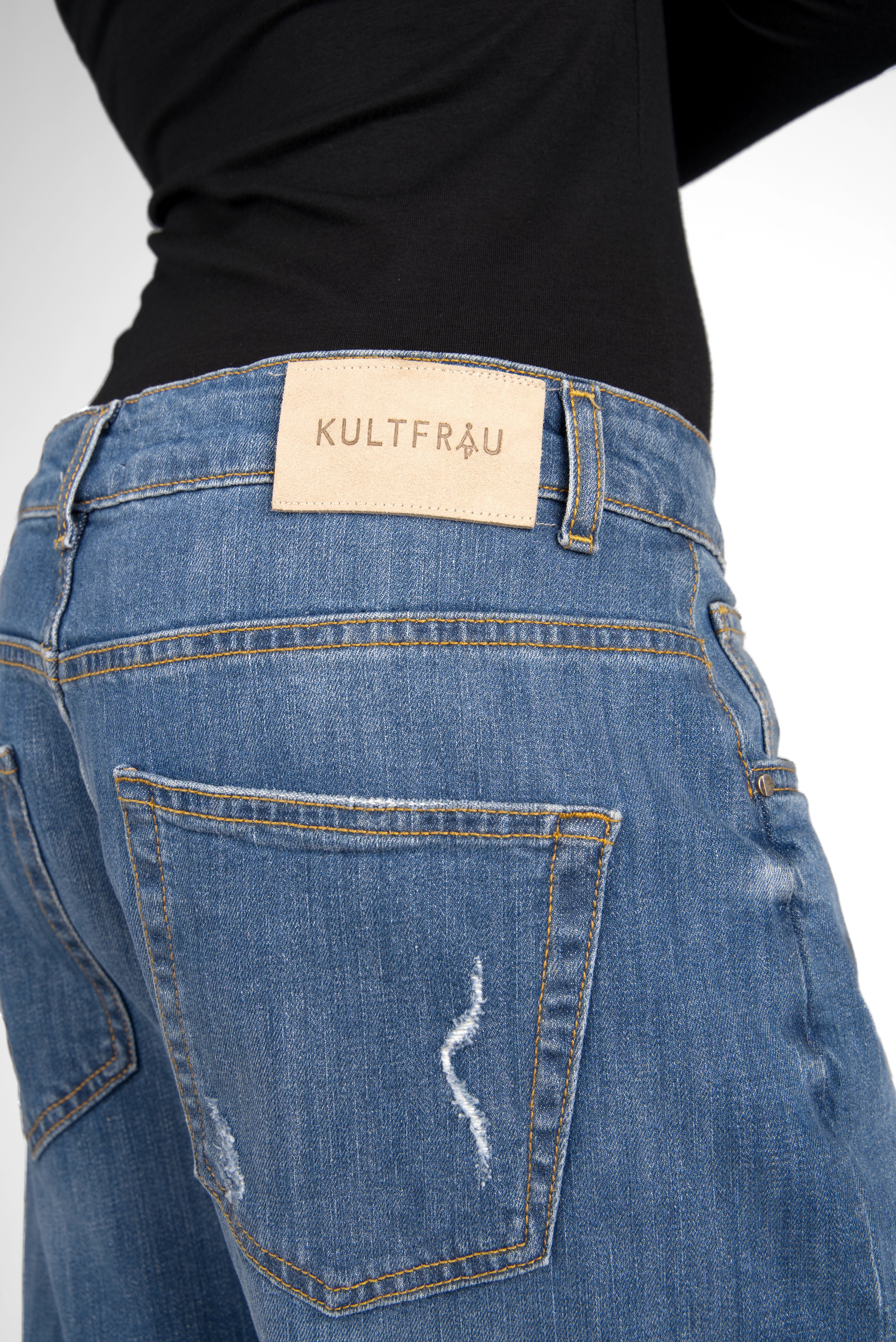 Jeany Baggy Jeans mit Destroyed-Effekten, ockerfarbenen Kontrastnähten und relaxed Fit aus Italien.