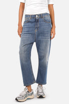 JEANY Baggy Jeans locker geschnitten mit tiefem Schritt und mittelblauer Waschung