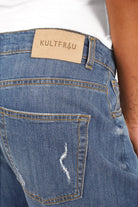 Mittelblaue JEANY Baggy Jeans mit Used-Effekten und relaxed Fit, locker sitzend am Bund und Hüfte.
