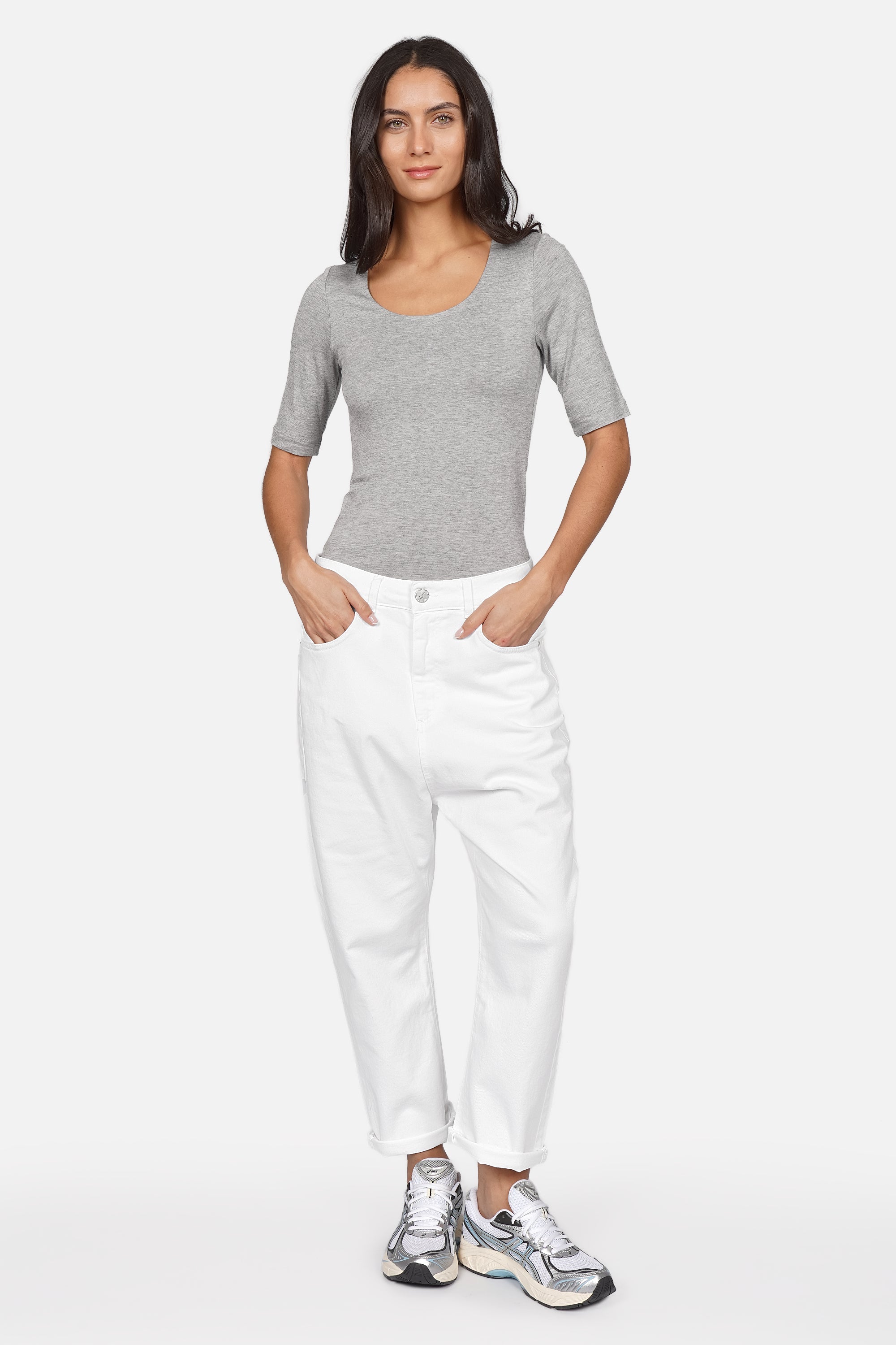 Lockere Baggy Jeans im Boyfriend-Stil aus Italien mit Gürtel und 5-Pocket-Design