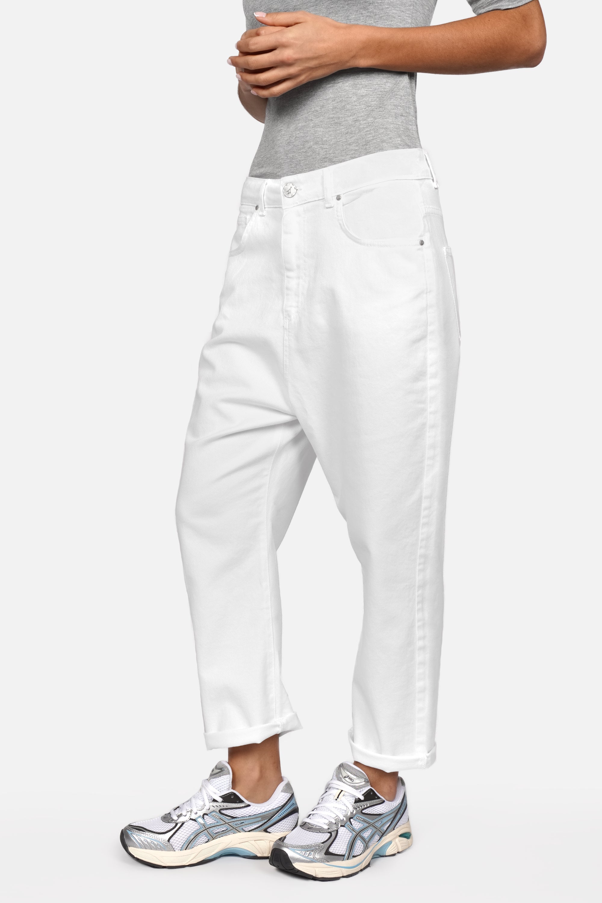 Lockere Baggy Jeans mit Boyfriend-Look aus italienischem Coloured Denim