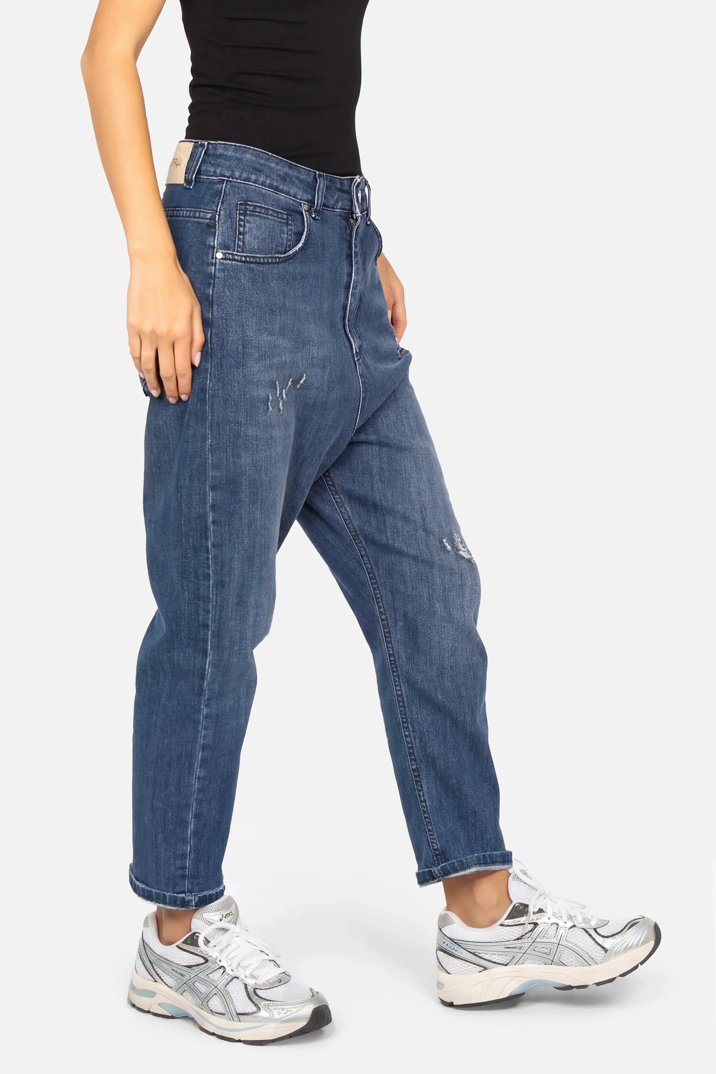Jeany Baggy Jeans locker geschnitten mit tiefem Schritt und mittelblauer Destroyed-Waschung