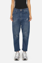 Locker geschnittene Jeany Baggy Jeans mit tiefer Taille und mittelblauer Destroyed-Waschung, gefertigt in Italien