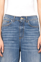 High-waist JEEBY Loose-Fit Jeans in blue with classic 5-pocket design and tapered leg