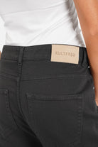 Jeany Baggy Jeans in tiefem Schwarz mit Relaxed Fit und Boyfriend-Look aus elastischem Coloured Denim