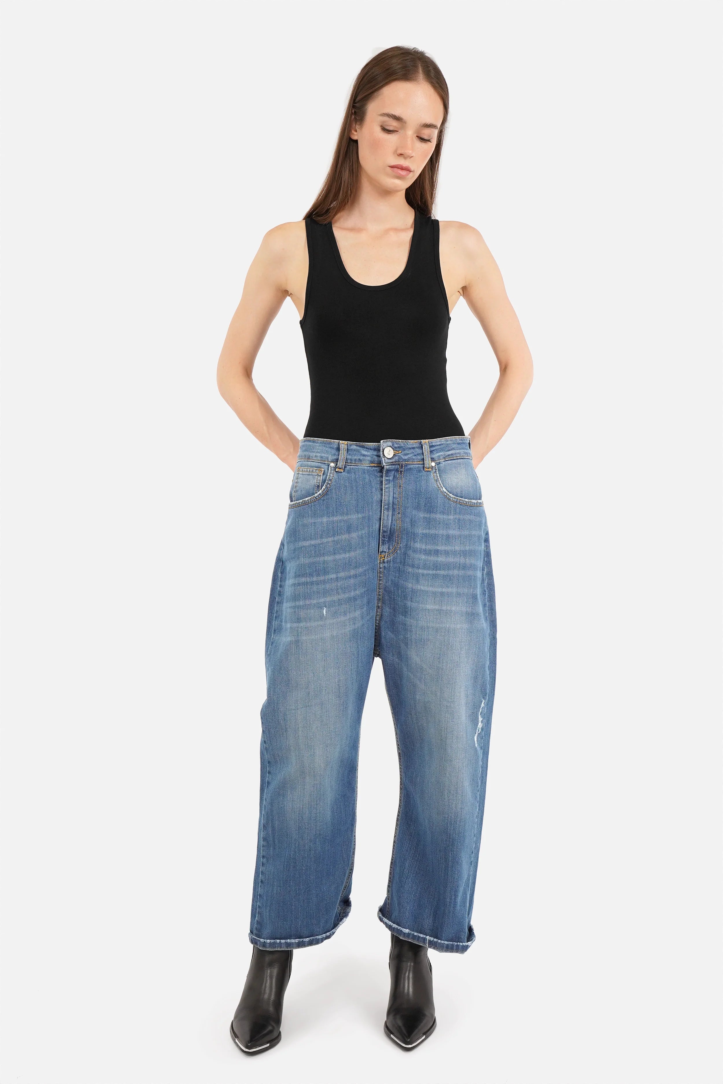 Mittelblaue JENYA Baggy Jeans mit entspanntem Schnitt und Destroyed-Waschung, gefertigt in Italien