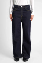 Dunkelblaue JOOSY Wide Leg Jeans mit weitem Bein, relaxed Fit und normaler Leibhöhe, handgefertigt in Italien.