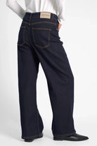Dunkelblaue JOOSY Wide Leg Jeans mit weitem Bein, normaler Leibhöhe und entspanntem Relaxed Fit, handgefertigt in Italien.