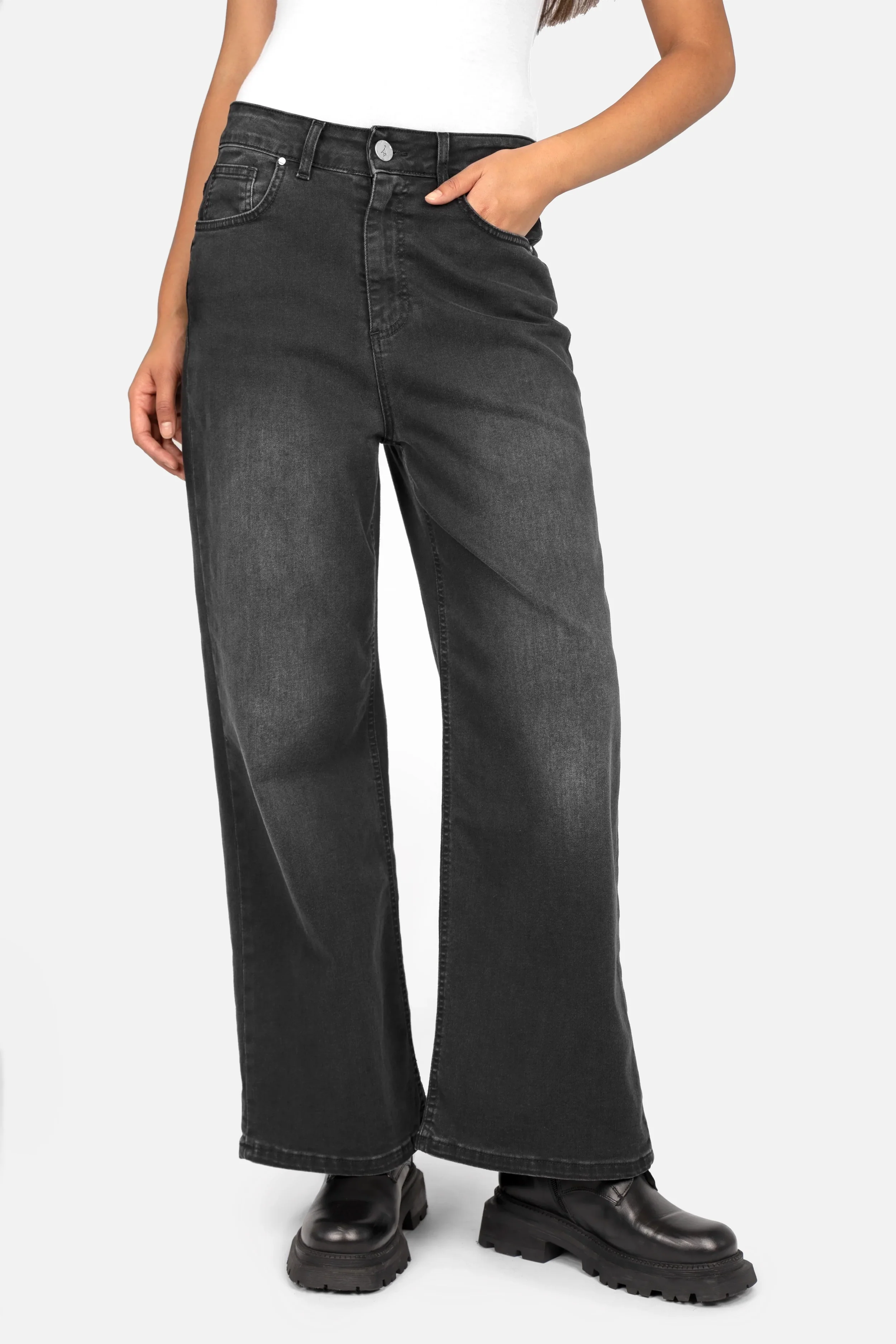JOOSY Wide Leg Jeans in Faded Black aus weichem italienischem Denim mit relaxed Fit und normaler Bundhöhe