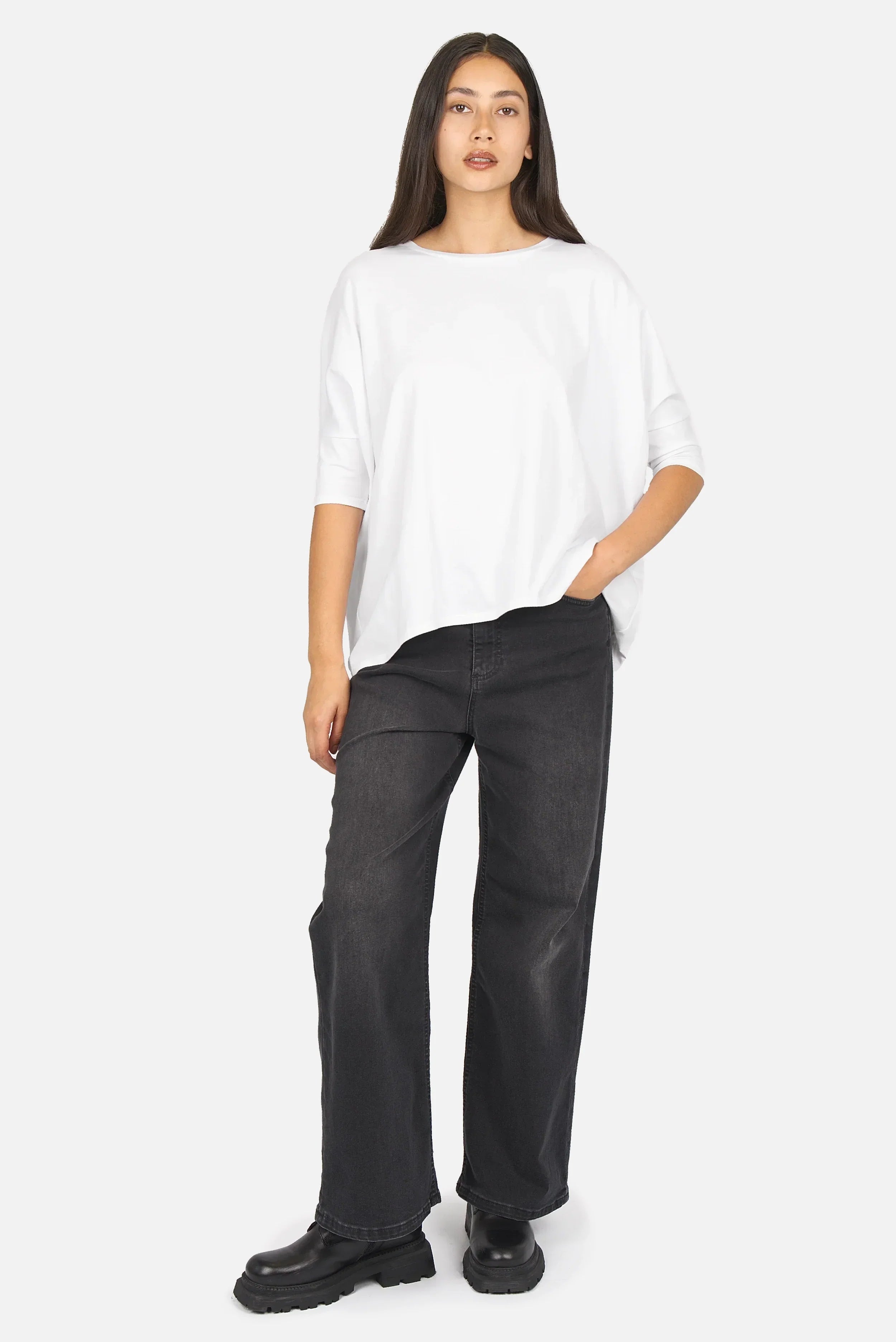 JOOSY Wide Leg Jeans aus weichem elastischem Denim in Faded Black mit weitem Bein und normaler Bundhöhe