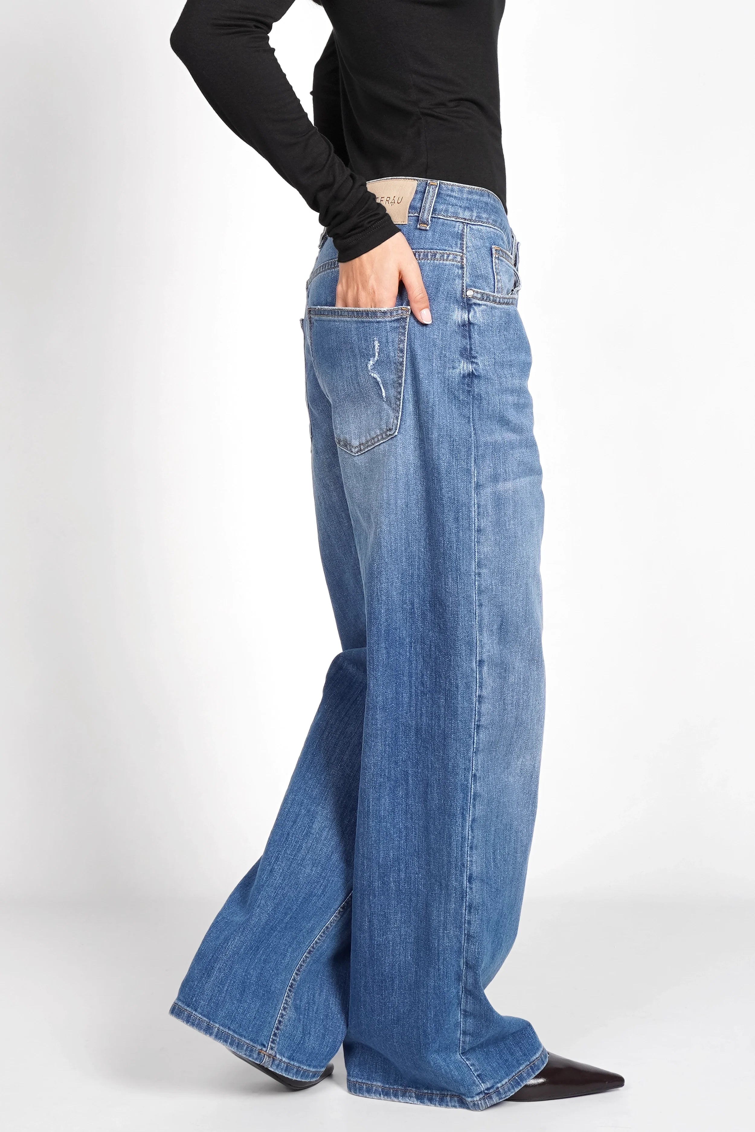 JOOSY Wide Leg Jeans in mittelblauer Waschung mit weitem Bein und Relaxed Fit aus weichem Denim