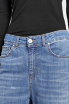 JOOSY Wide Leg Jeans in mittelblauer Used-Waschung mit Relaxed Fit und weitem Bein