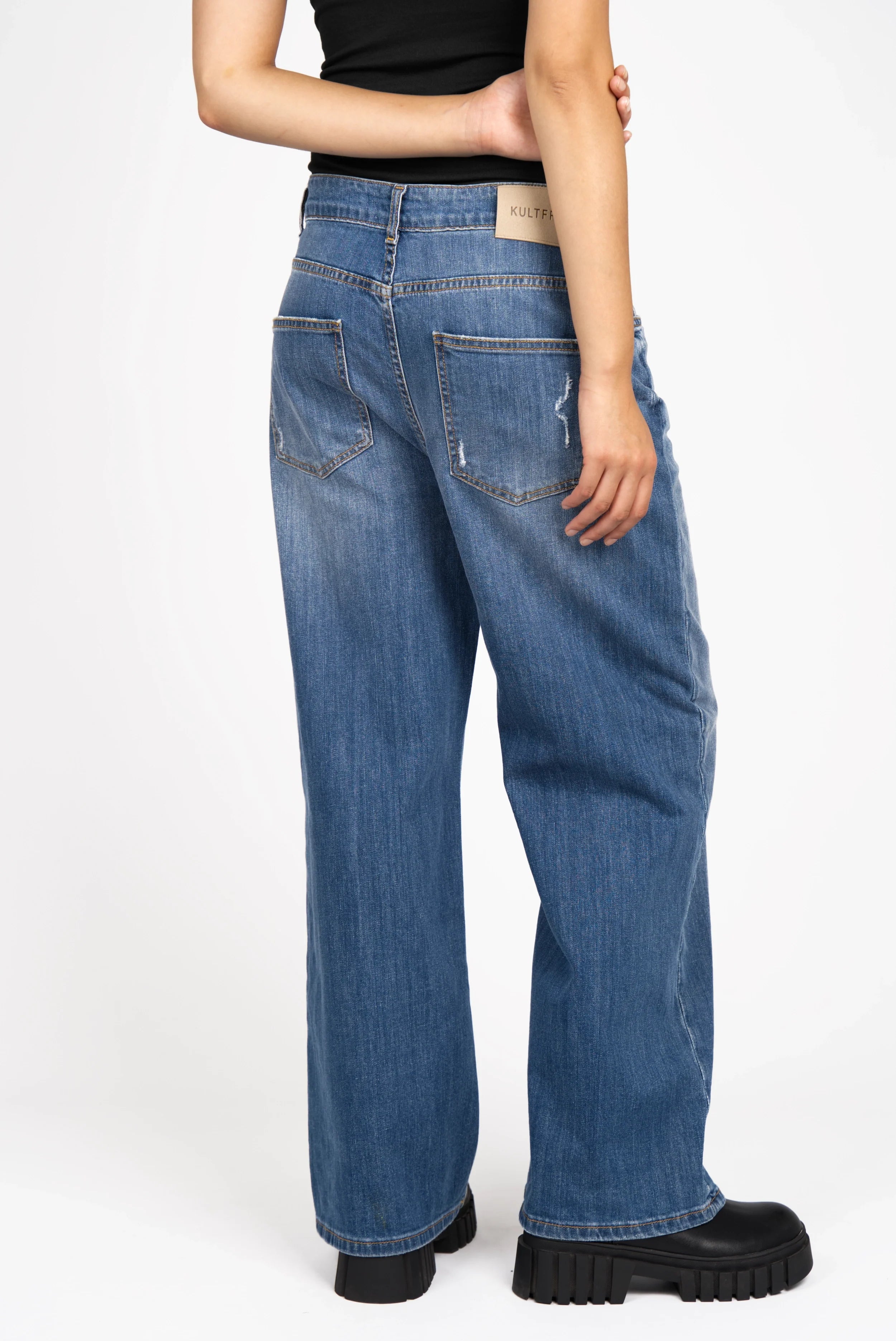 JOOSY Wide Leg Jeans in mittelblauer Waschung mit weitem Bein und Relaxed Fit aus elastischem Denim