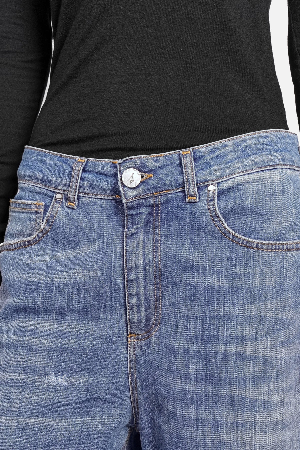 JOOSY Wide Leg Jeans in medium blue with relaxed fit and subtle faded wash detailing
