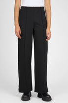KANDANEA Gerade Hose black straight leg pants with elastic waistband and front pleats in interlock quality