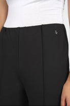 KANDANEA Gerade Hose in schwarzer Interlock-Qualität mit Biesen und Gummibund für bequemen Sitz